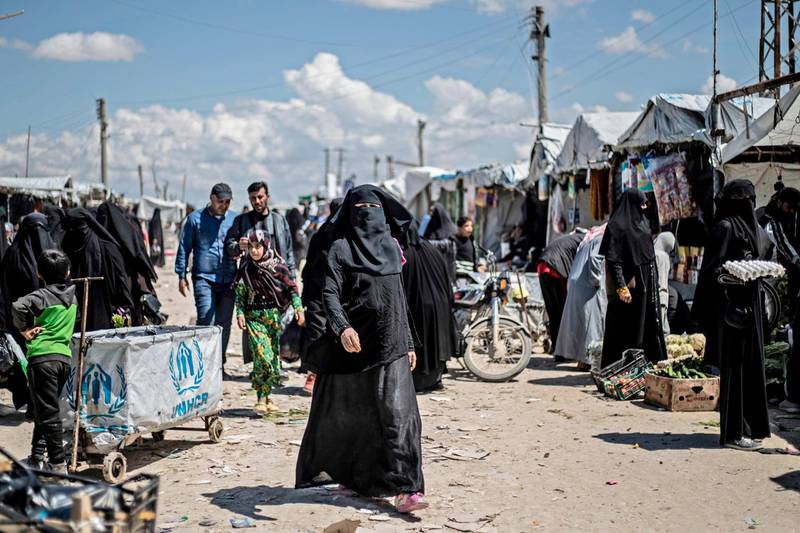 Women displaced from Syria's eastern Deir Ezzor province, walk in a market inside the al-Hol camp for displaced people, in al-Hasakeh governorate in northeastern Syria on April 18, 2019.  Dislodged in a final offensive by a Kurdish-led ground force and coalition air strikes, thousands of wives and children of IS fighters have flooded in from a string of Syrian villages south of the al-Hol camp in recent months.
Among the hordes of Syrians and Iraqis, some 9,000 foreigners are held in a fenced section of the encampment, under the watch of Kurdish forces. / AFP / Delil SOULEIMAN
