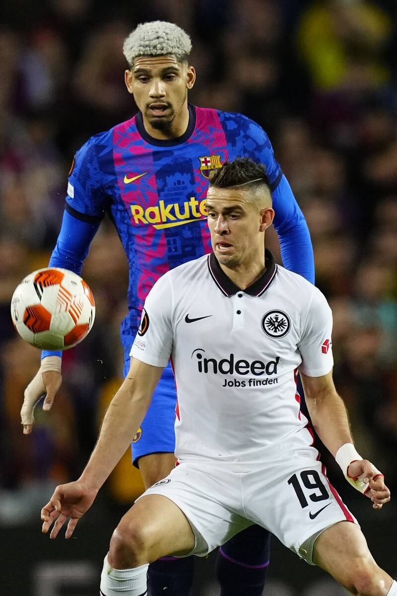 Ronald Aruajo – 5. Moved up for a corner and had a half volley saved on 18. Couldn’t get close to Eintracht’s stunning second, but raced back to stop a 42nd minute attack. Weaker without Pique next to him. Said he was amazed to see so many away fans inside Camp Nou. EPA