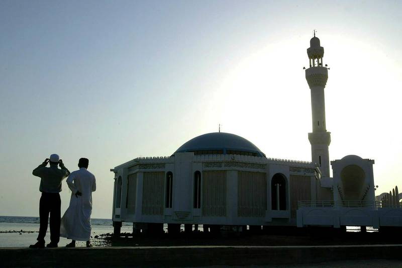 Two Indonesian men look at a Mosque built on stilts on the shore of the Rea Sea at the port city of Jeddah, Saudi Arabia, 22 July 2003. Jeddah is the entry point for Muslims from aboarch to visit the holy cities of Mecca and Medina.  EPA PHOTO/EPA/MIKE NELSON  EPA PHOTO/EPA/MIKE NELSON *** Local Caption *** 00031665
