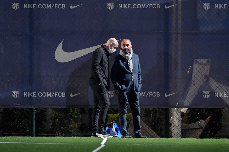 Barcelona's Spanish sporting advisor Jordi Cruyff speaks with first vice president Rafael Yuste during a training session in Barcelona. AFP