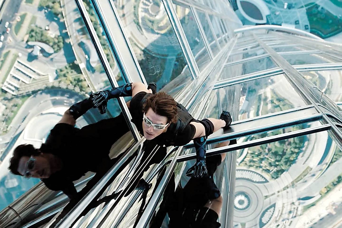 E05111102.JPG
MÉXICO, D.F., Film-Cine-Misión Imposible 4 .- Tom Cruise, encarnando al agente Ethan Hunt, se lanza desde el edificio más alto del mundo: el Bhutj Kalifa, de Dubai. Esta es una de las escenas más impactantes que se verán en “Misión Imposible 4: El protocolo fantasma”. RDB. Foto: Especial/ Agencia EL UNIVERSAL. (GDA via AP Images)