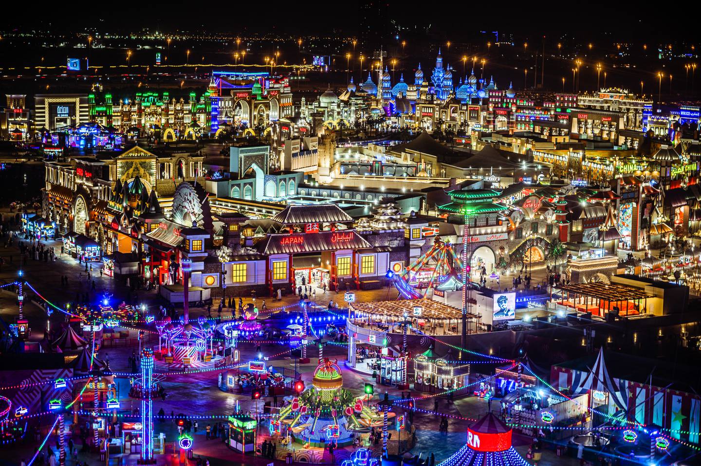 Global village dubai фото