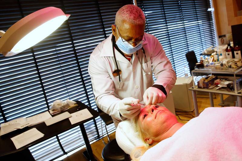 epa05062854  A passenger gets a botox treatment during an MSC Cruise trip in Rotterdam, The Netherlands, 11 September 2015. Passengers can get from now on a cosmetic treatment during their trip.  EPA/Bas Czerwinski *** Local Caption *** 52453181