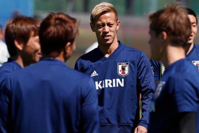 epa06814934 Japan's midfielder Keisuke Honda (C) attends a training session at the FC Rubin training ground sports base in Kazan, Russian Federation, 17 June 2018. Japan will face Colombia in the FIFA World Cup 2018 Group H preliminary round soccer match on 19 June 2018.  EPA/DIEGO AZUBEL