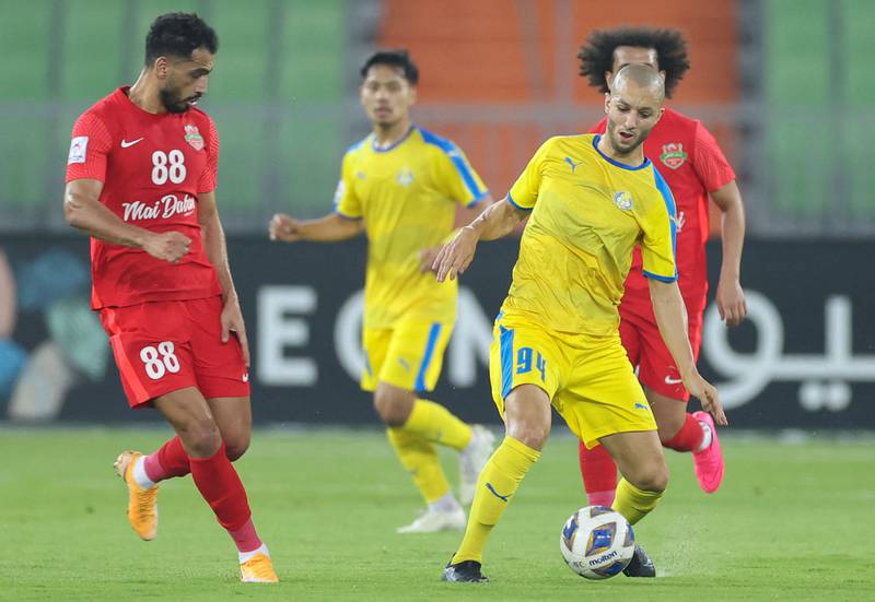 Al Gharafa midfielder Sofiane Hanni (R) is marked by Shabab Al Ahli midfielder Majed Hassan. AFP