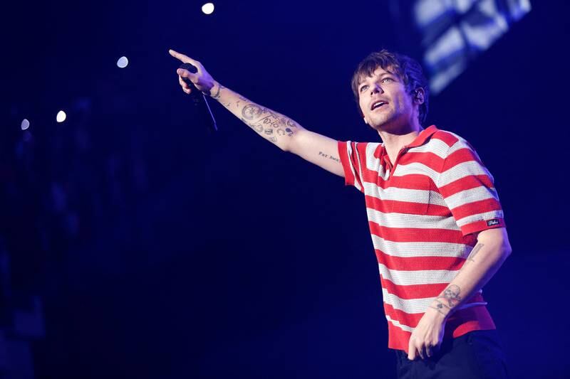 Former One Direction singer Louis Tomlinson takes to the stage - in ...