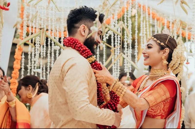 Bollywood actress Mouni Roy married Suraj Nambiar, a businessman from Dubai, in a traditional South Indian ceremony in Goa. Photo: Instagram/nambiar13