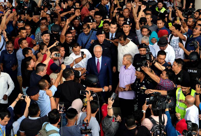 Najib Razak, Malaysia's former prime minister, center, leaves the Kuala Lumpur Courts Complex in Kuala Lumpur, Malaysia, on Wednesday, July 4, 2018. Malaysia’s former leader Razak has pleaded not guilty to charges of corruption and criminal breach of trust in connection with a multibillion-dollar scandal surrounding state fund 1MDB. Photographer: Samsul Said/Bloomberg