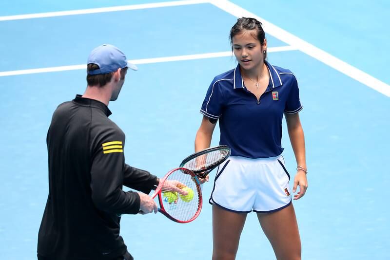 Emma Raducanu talks with her coach. Getty Images