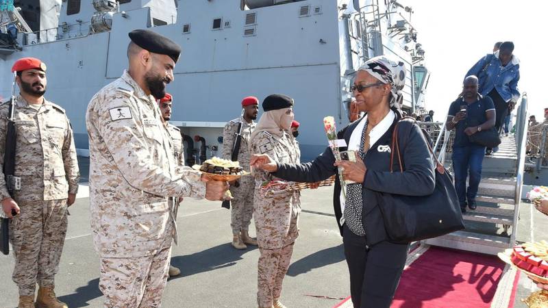 Saudis und andere Zivilisten verlassen den Sudan auf Schiffen nach Dschidda
