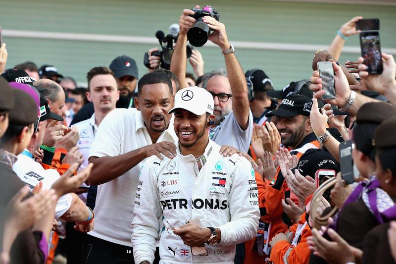 ABU DHABI, UNITED ARAB EMIRATES - NOVEMBER 25:  Actor Will Smith encourages Lewis Hamilton of Great Britain and Mercedes GP before the Abu Dhabi Formula One Grand Prix at Yas Marina Circuit on November 25, 2018 in Abu Dhabi, United Arab Emirates.  (Photo by Charles Coates/Getty Images)