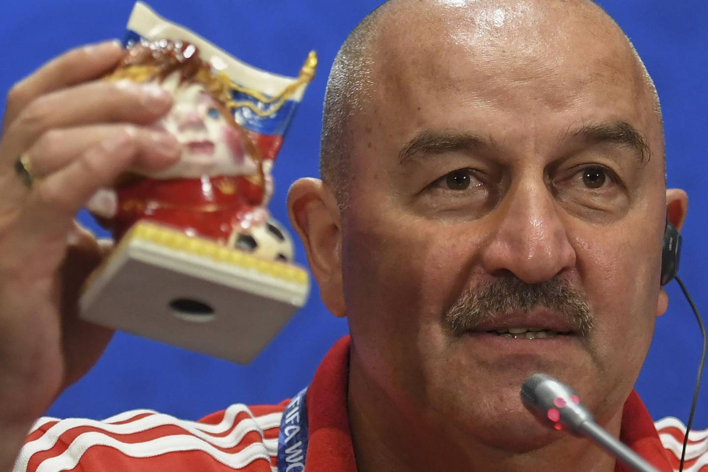 Russia's coach Stanislav Cherchesov attends a press conference at the Luzhniki Stadium in Moscow on June 30, 2018, on the eve of their Russia 2018 World Cup round of 16 football match against Spain. / AFP / Francisco LEONG
