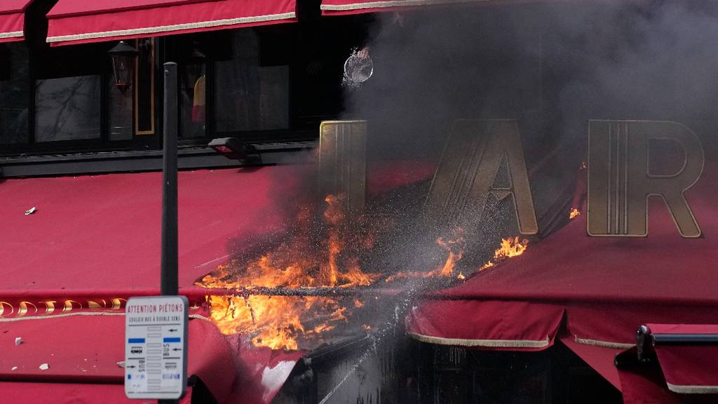 French protesters set fire to restaurant visited by Macron