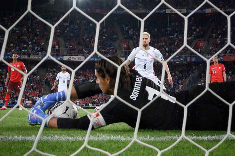 Switzerland's goalkeeper Yann Sommer saves a penalty kicked by Italy's midfielder Jorginho (C) during the World Cup 2022 qualifier football match between Switzerland and Italy, on September 5, 2021 at St Jakob-Park stadium in Basel.  (Photo by Fabrice COFFRINI  /  AFP)