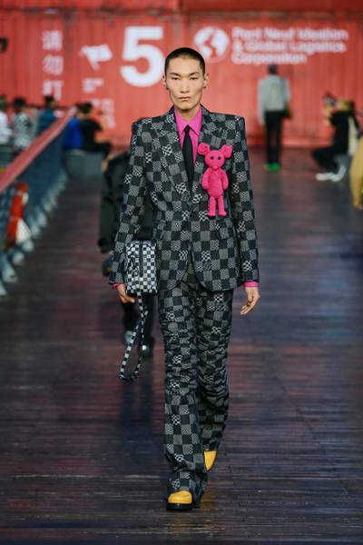 CLOSER LOOK: Louis Vuitton Men's Spring 2021 Show in Tokyo