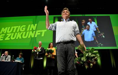 Werner Kogler (R), leader of the Austrian Green party, gestures to delegates during their party's congress on January 4, 2020 in Salzburg. The delegates of the Greens voted on Austria's first coalition between conservatives (OeVP) and Greens. The two disparate parties have agreed to govern in what Greens leader Werner Kogler called a "gamble" after key election gains in September 2019. Their alliance means People's Party (OeVP) leader Sebastian Kurz, 33, returns as chancellor after his previous coalition with the far-right broke apart earlier this year owing to a corruption scandal. It marks the first time the Greens enter government on a national level though the OeVP holds on to controversial anti-immigration measures that have deeply divided Austrians. - Austria OUT
 / AFP / APA / BARBARA GINDL
