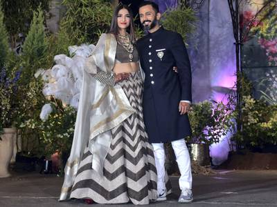 MUMBAI, INDIA - 2018/05/08: Bollywood actress Sonam Kapoor with husband Anand Ahuja pose for picture during thier wedding reception at hotel Leela in Mumbai. (Photo by Azhar Khan/SOPA Images/LightRocket via Getty Images)