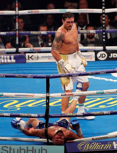 Boxing - Oleksandr Usyk v Tony Bellew - WBC, IBF, WBA & WBO World Cruiserweight Titles - Manchester Arena, Manchester, Britain - November 10, 2018 Oleksandr Usyk knocks out Tony Bellew to win the fight Action Images via Reuters/Carl Recine TPX IMAGES OF THE DAY