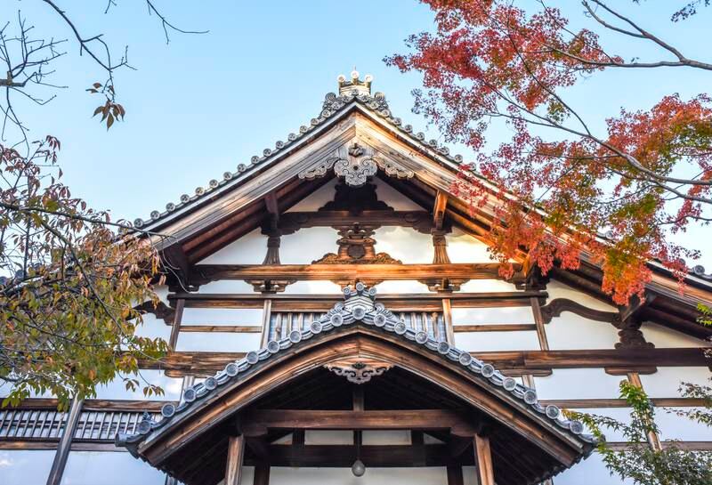 The temple was built by Kita-no-Mandokoro, in memory of her husband, Toyotomi Hideyoshi. 
