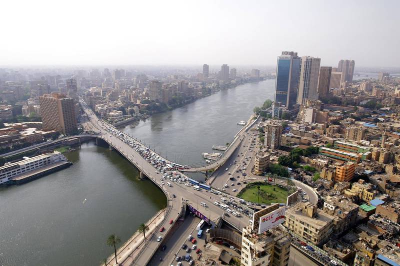 epa06701479 A general view shows 15th May Bridge crossing over the Nile River in Cairo, Egypt, 29 April 2018.  EPA/KHALED ELFIQI