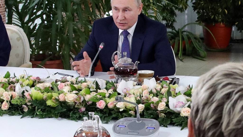 Putin says Ukraine putting its sovereignty 'in question’