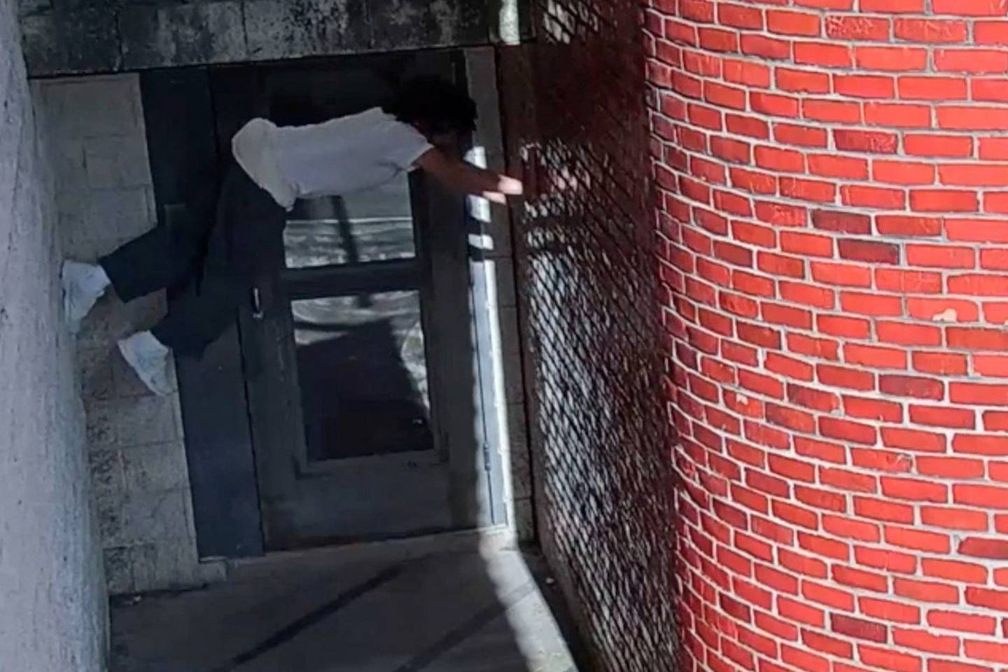 Watch: convicted killer scales wall to escape US prison