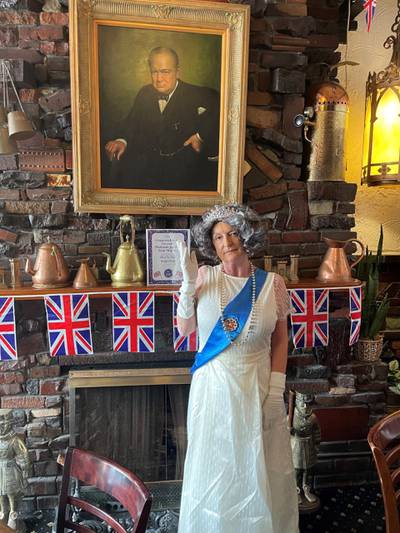 A Queen Elizabeth impersonator at Ye Olde Kings Head. Photo: Lisa Powers