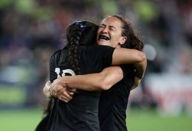 New Zealand edge England in thrilling women's Rugby World Cup final
