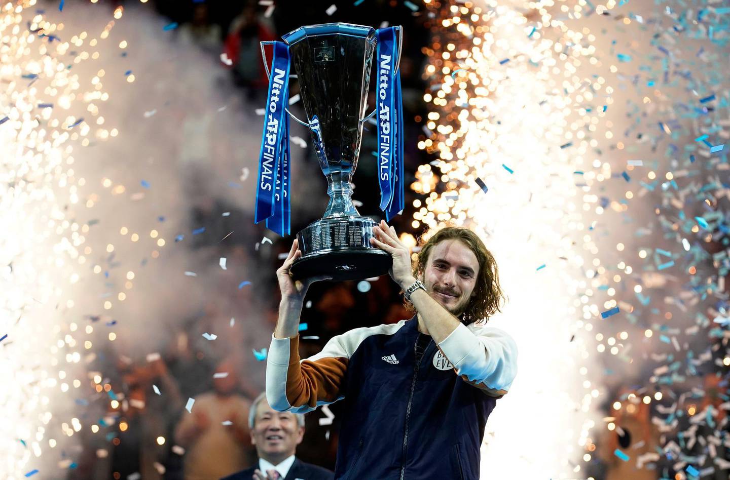 epa08004791 Stefanos Tsitsipas of Greece lifts his trophy after winning the final match against Dominic Thiem of Austria at the ATP World Tour Finals tennis tournament in London, Britain, 17 November 2019.  EPA/WILL OLIVER
