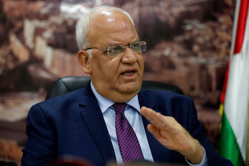 Saeb Erekat, secretary general of the Palestine Liberation Organisation, speaks to journalists in the West Bank city of Ramallah on September 1, 2018 - Palestinians reacted angrily today to a US decision to end all funding for the UN agency that assists millions of refugees, seeing it as a new policy shift aimed at undermining their cause. Chief Palestinian negotiator Saeb Erekat said the American administration was invalidating future peace talks by "preempting, prejudging issues reserved for permanent status" negotiations. (Photo by AHMAD GHARABLI / AFP)