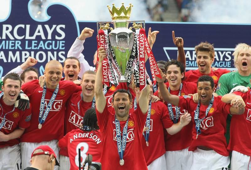 Ryan Giggs lifts the trophy after United's win in the 2007-8 season with 87 points. Getty