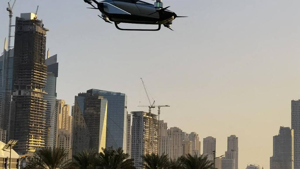 Flying car takes first public flight in Dubai