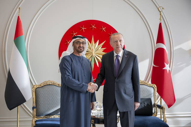 رئيس الإمارات يزور الزعيم التركي المعاد انتخابه حديثاً