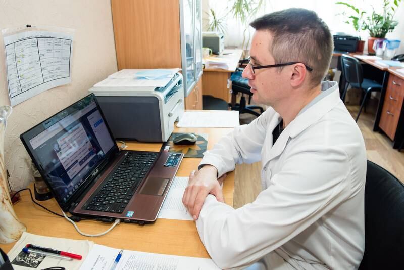 Professors take live classes and record sessions for students signing on from around the world. Photo: Zaporizhzhia State Medical University