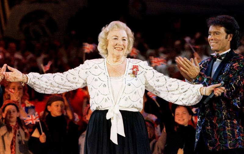 FILE PHOTO: Dame Vera Lynn receives the applause from the audience and fellow performer Cliff Richard during a concert in Hyde Park in London, Britain May 6, 1995 commemorating the 50th anniversary of the end of the second world war in Europe. REUTERS/File Photo