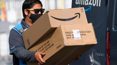 An image that illustrates this article Amazon taps its gig-driver network to deliver from malls
