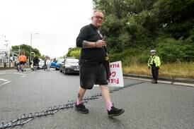 UK fuel protests: Police close Prince of Wales Bridge to arrest activists