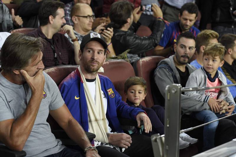 Barcelona's Argentinian forward Lionel Messi looks on during the UEFA Champions League group B match Barcelona against Inter Milan at the Camp Nou stadium in Barcelona on October 24, 2018.  / AFP / LLUIS GENE
