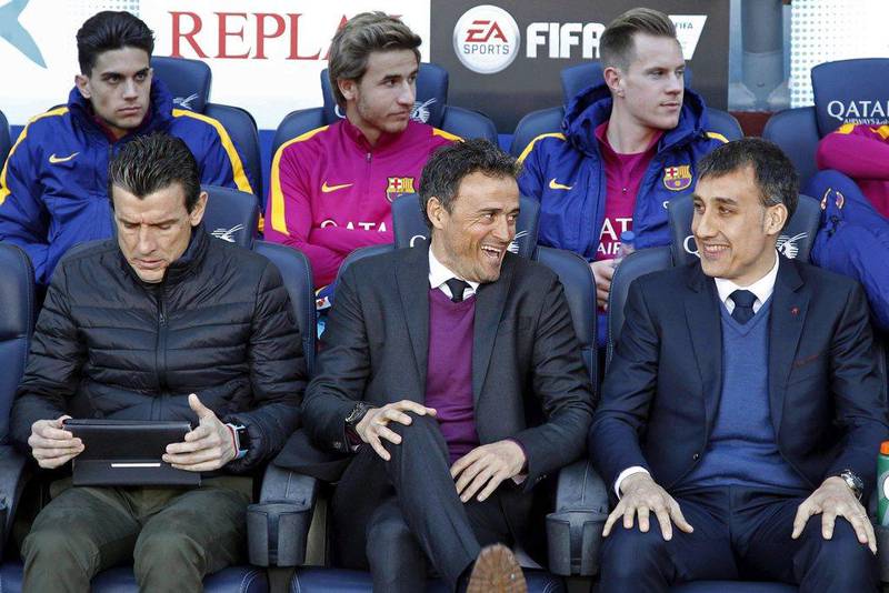FC Barcelona’s Spanish coach Luis Enrique (C), next to second coach Juan Carlos Unzue (L) during their Spanish Primera Division soccer match at Camp Nou stadium in Barcelona, northeastern Spain, 12 March 2016. EPA/MARTA PEREZ