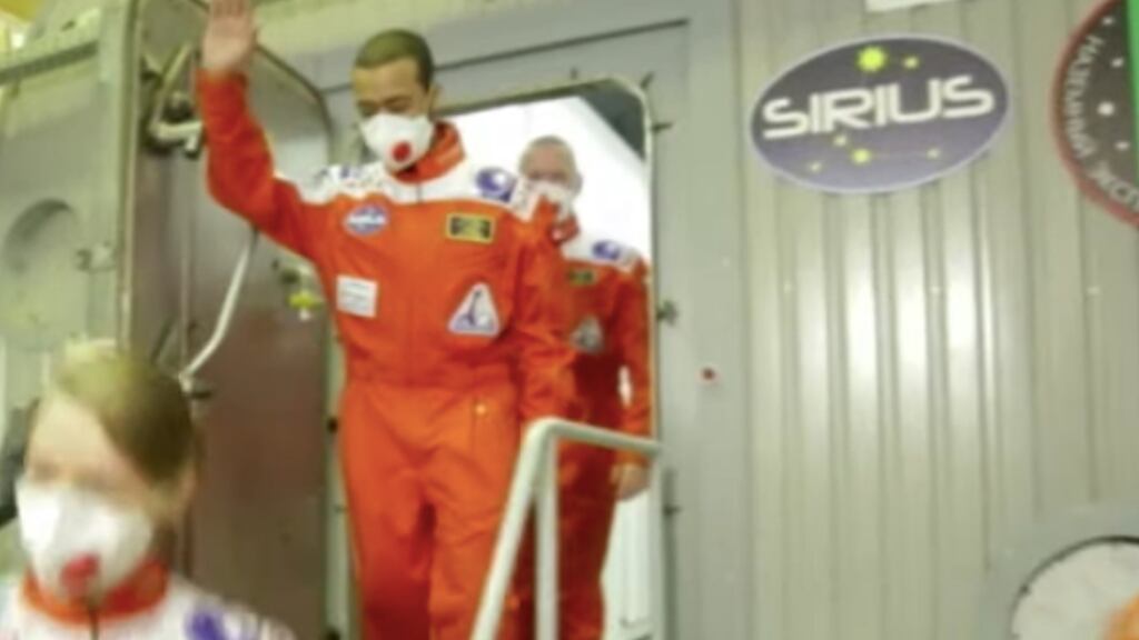 Emirati Saleh Al-Amiri wychodzi z rosyjskiej izolatki po ośmiomiesięcznej misji badawczej w kosmosie