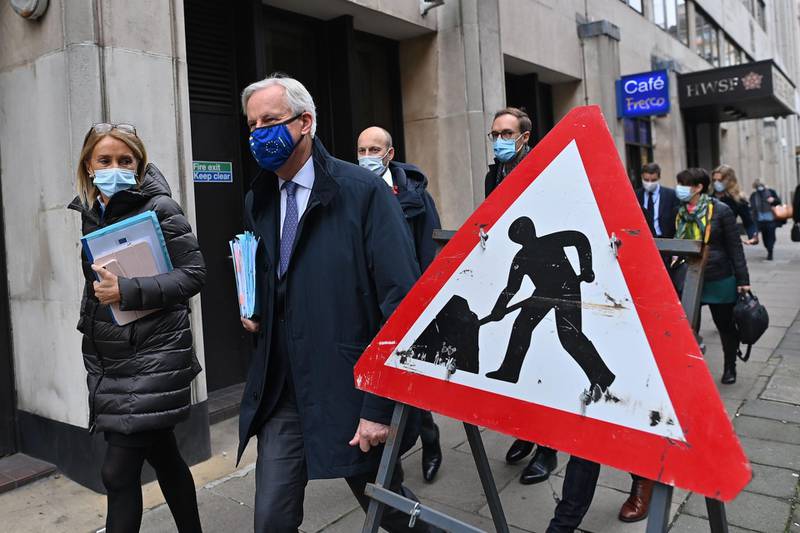 EU chief negotiator Michel Barnier wearing a face mask because of the novel coronavirus pandemic walks to a conference centre to continue negotiations on a trade deal between the EU and the UK in London on November 11, 2020. The European Union and Britain said major divergences remain but that post-Brexit negotiations would continue this week to clinch a trade deal in the scant time left. / AFP / Ben STANSALL
