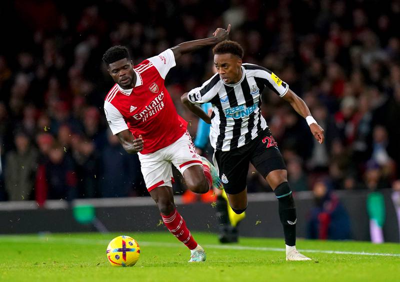 Joe Willock 7: Up against his former club and had to curtail some of his attacking instincts to try and help Burn contain Saka down Newcastle left. Relentless effort from midfielder who limped off after picking late injury. PA