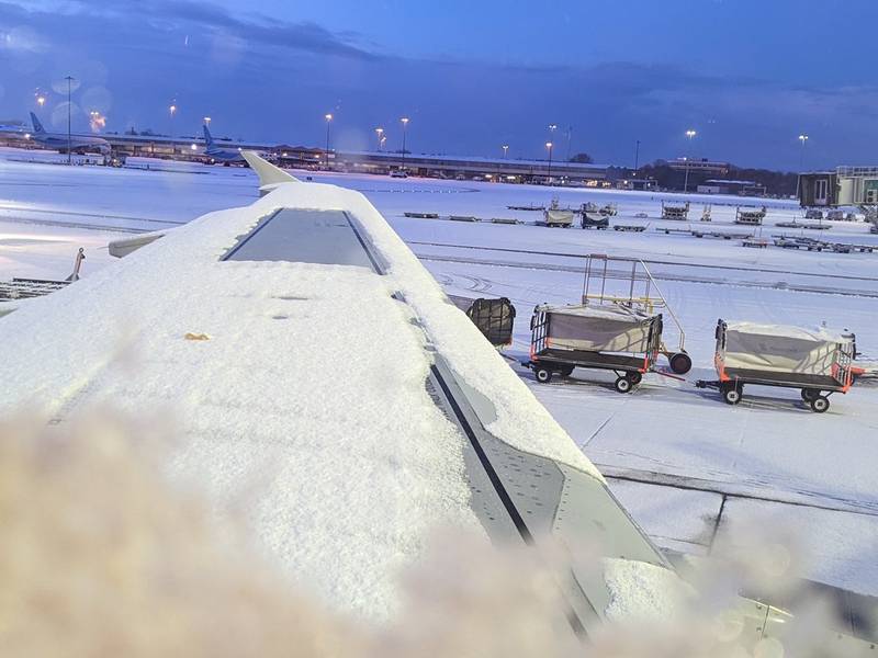 Heavy snow closed runways at Manchester Airport. Photo: Twitter