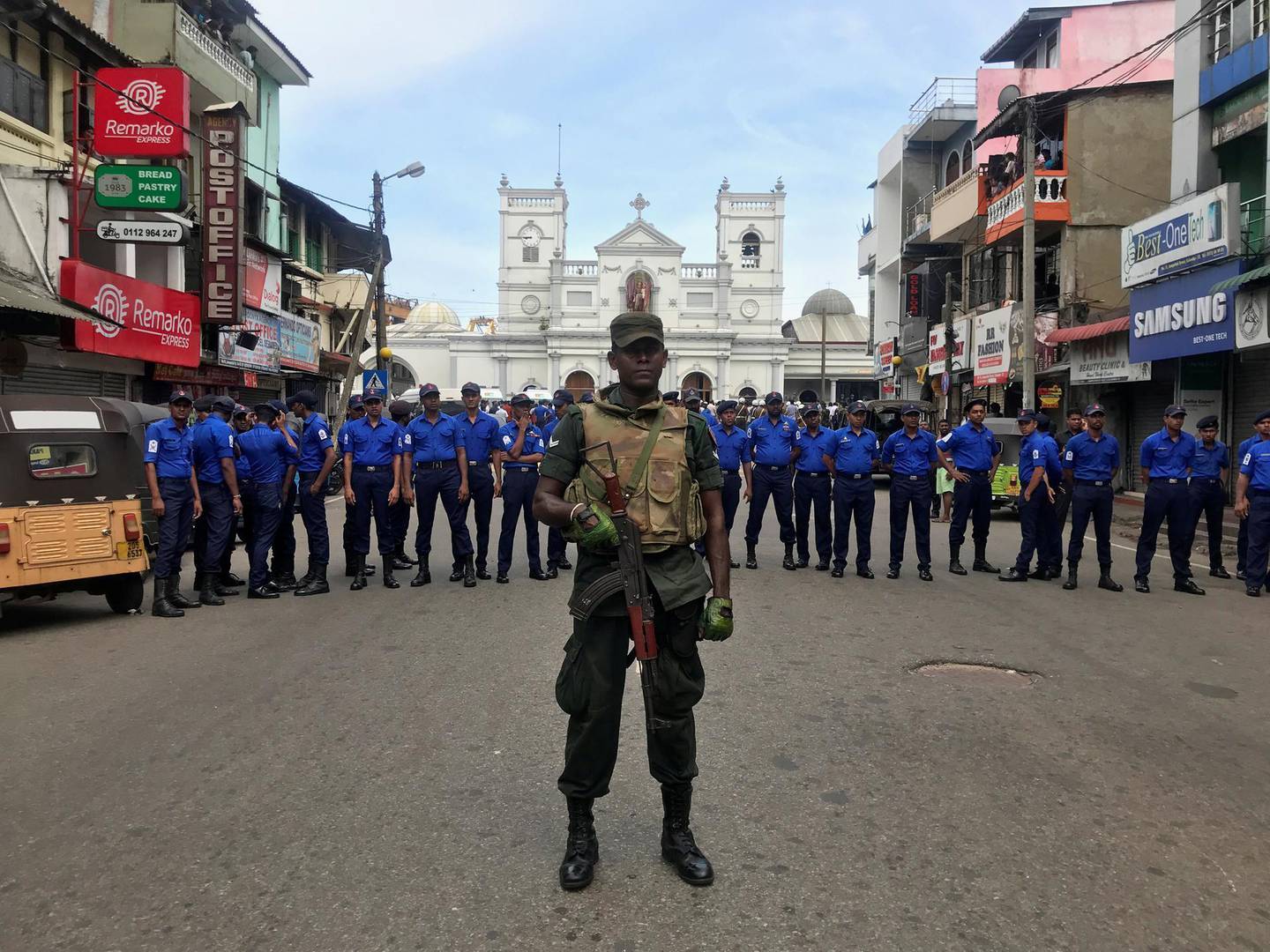 Sri Lankan military officials stand guard in front of the St. Anthony's Shrine, Kochchikade church after an explosion in Colombo, Sri Lanka April 21,2019.REUTERS/Dinuka Liyanawatte