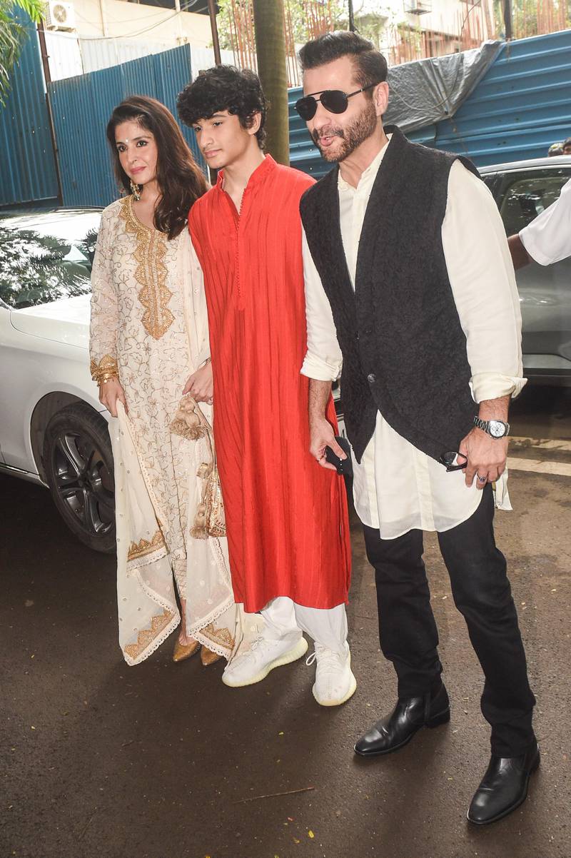 Rhea's uncle Sanjay Kapoor and his wife Maheep Kapoor along with their son Jahaan Kapoor.