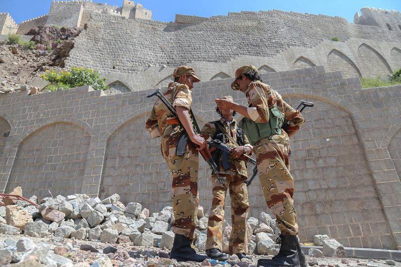 Fighters loyal to Yemen's president Abdrabu Mansur Hadi stand guard in front of the Cairo Fortress in Taez on October 21, 2015. Ahmad Al Basha/AFP Photo