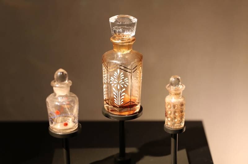 Verschiedene Parfums im Parfumpavillon im Al Shindagha Museum in Dubai.  Pawan Singh / Der Nationale
