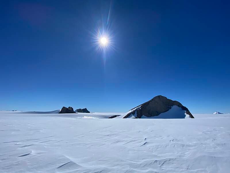It is estimated that 300,000 meteorites are scattered on the icy landscape covering 14 million square kilometres and are waiting to be found. 