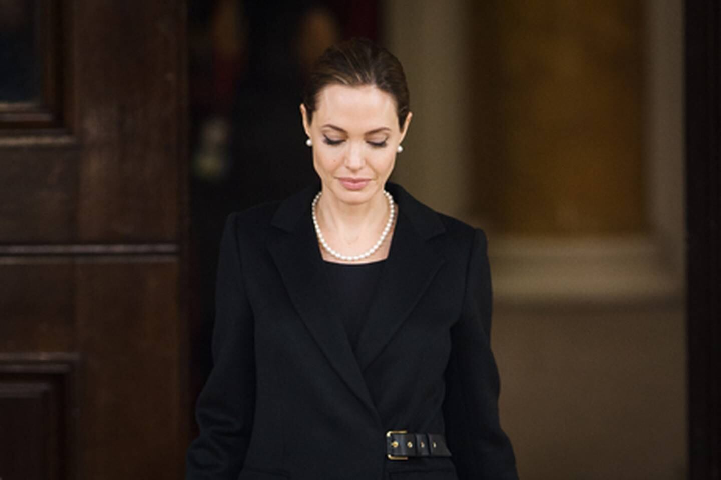 US actress and humanitarian campaigner Angelina Jolie leaves Lancaster House in central London on April 11, 2013 after speaking during an announcement of funding to address conflict sexual violence on the sidelines of the G8 Foreign Ministers meeting. British Foreign Secretary William Hague and Angelina Jolie spoke at the G8 Foreign Minister’s meeting to announce 10 million GBP (15,340,000 USD) funding to support efforts to tackle sexual violence in conflict and violence against women and girls (VAWG). AFP PHOTO / LEON NEAL