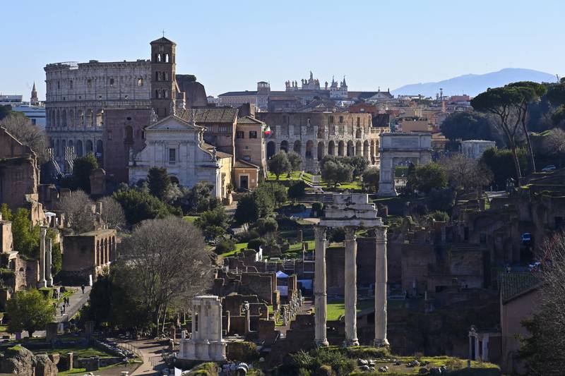 A general view taken from Capitoline Hill shows the ancient Roman Forum and the Colosseum monument on January 13, 2022 in Rome. (Photo by Alberto PIZZOLI / AFP)